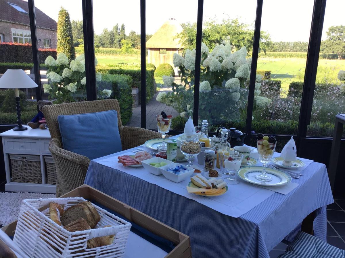 Bed and Breakfast De Moeraseik Zele Exterior foto